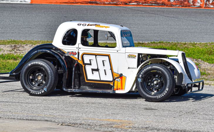 Landon Rapp prepares to practice his Legend Car before Round 1.