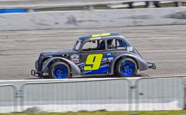 Gavon Veach wheels his Legend Car around the quarter-mile at the historic Nashville Fairgrounds Speedway