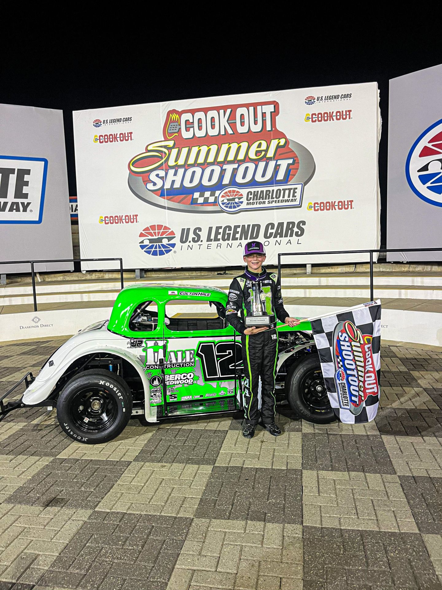 inthepitswithcoltonhalecover Thumbnail